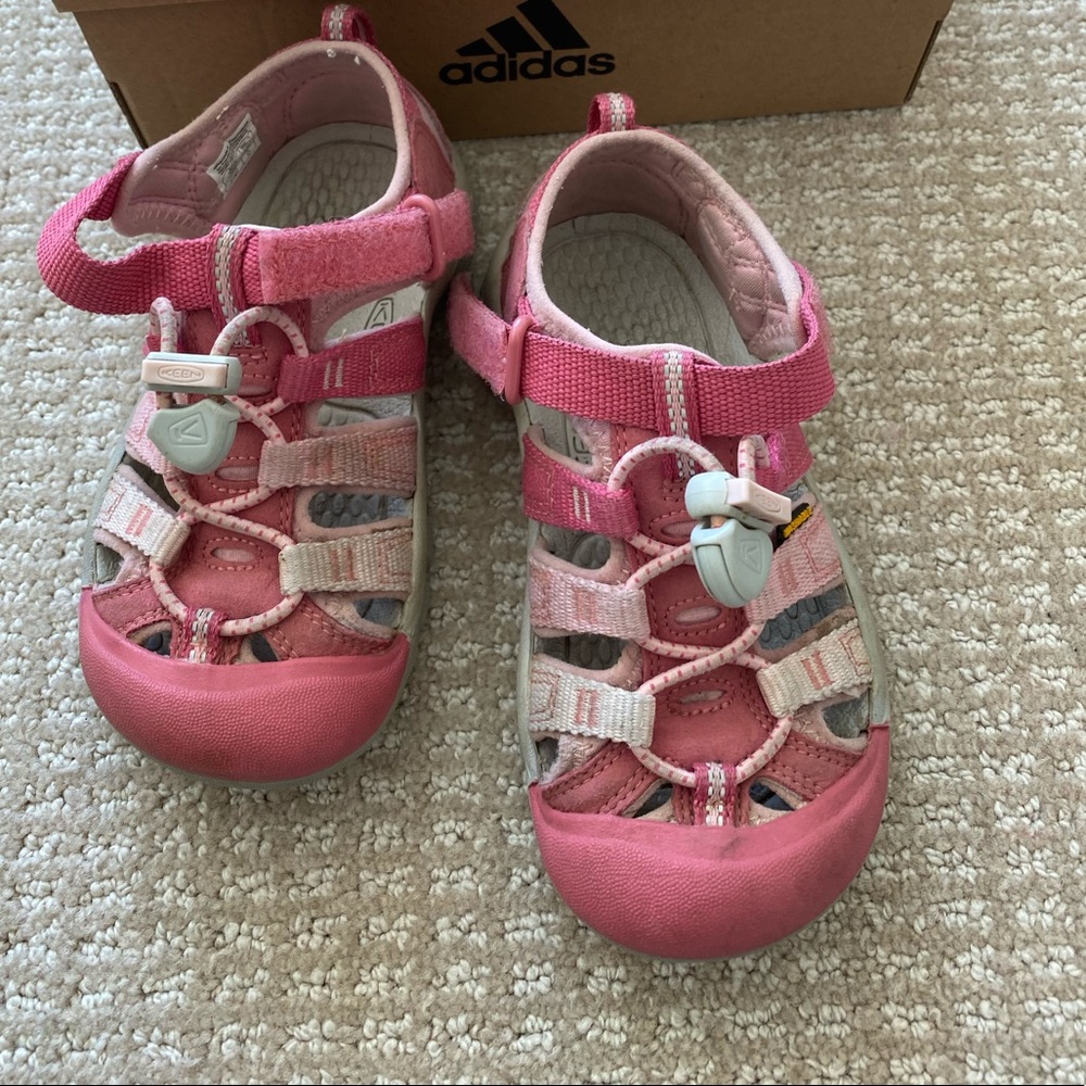 Keen girl sandals